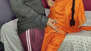 Bini tetangga, minta digenjot biar hausnya ilang.