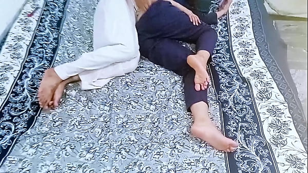 Gadis desi lugu nan malu-malu, ngerasain pertama kali ngentot di desa, video hotnya bikin nagih.