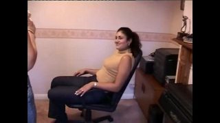 Cewek India Malvina sama Lisa Inggris saling jilat memek basah-basahan part 3