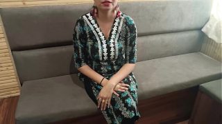 JIJI JI digoda tubuh seksi SAALI, ngewe memek dan pantatnya pake suara Hindi.