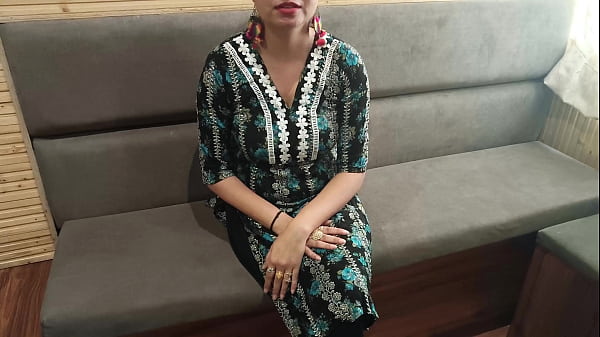 JIJI JI digoda tubuh seksi SAALI, ngewe memek dan pantatnya pake suara Hindi.