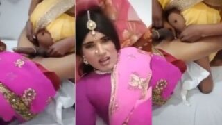 Dua cewek banci saling ngewe lubang pantat di xxx.