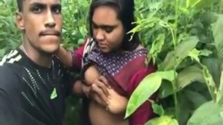 Liarnya desi cabul ngebor sange kontol ke dalam cewek montok di semak-semak liar