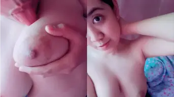 Nadia Nazami goyang ebot, toket montok bikin nafsu naik.