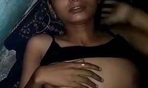 Ngencengin memek bini sodara di kamar pas lagi sepi