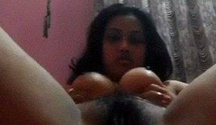 Tonton video panas cewek seksi Bengali Barat main sendirian, bikin ngaceng abis!