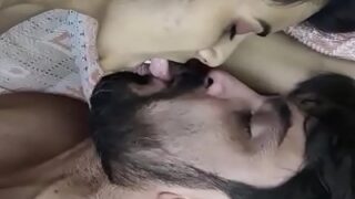 Video cewek Kolkata ngewe abis, ngegong in kontol dan biji pacarnya.