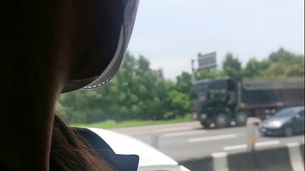 Tontonan memek pinay ngecrot di bus umum, bikin pengen colok