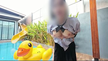 NiNewThai ควยเสี่ยเสียบหีซ้อริมสระ Pool Villa แม่งโคตรเสียว โดนเย็ดจนร้องลั่นทั้งวิลล่า