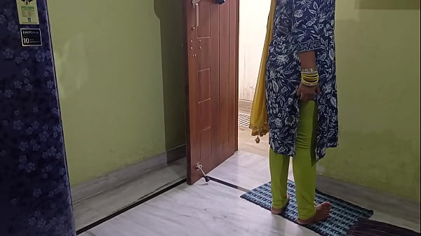 Bapak mertua India ngewe anak mantu pakai alasan sakit, enak banget rasanya!
