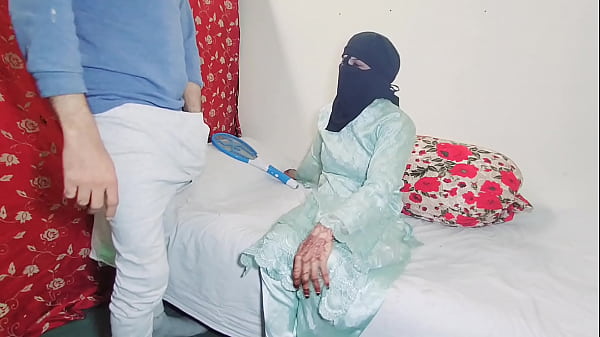 Gua ngewe pacar India montok dari belakang, kontol gede masukin ke lubang memek dan bontot, sambil ngomong kotor pake bahasa Hindi