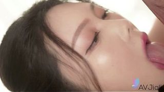 Gadis Cina seksi Ban Ban digenjot keras sampai crot.