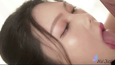 Gadis Cina seksi Ban Ban digenjot keras sampai crot.