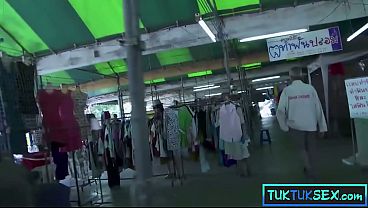 Lidah bercincin, ibu Thai mungil digilir dua bule gila