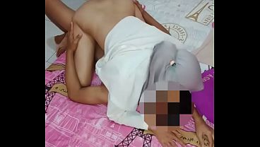 Viral banget nih, binor hijab kesepian main belakang sama teman suami, goyangannya bikin ngilu