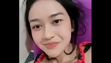 Cewek perawan Indonesia live IG, goyangannya bikin keluar keringet dingin.