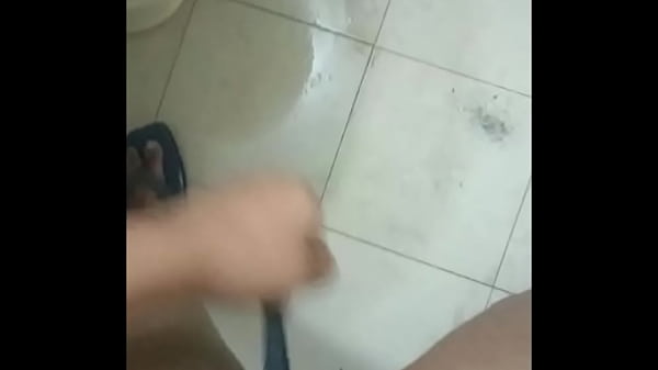Kamar mandi penuh aksi jari-jari liarnya si desi nakal yang bikin ngilu.