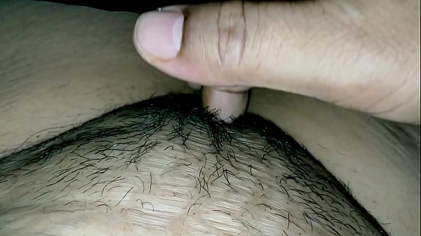 Ibu tiri montok setuju tidur seranjang sama anak tiri.