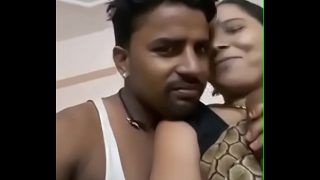 Pijit-pijit tetek gede aunty desi yang montok sampe meringis