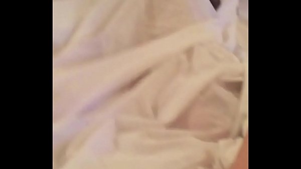 Cewek lagi siapin lubang belakang buat diisi kontol