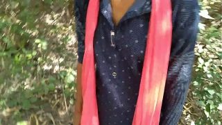 Desi cewek ngentot di luar, pacar digebukin doggy style keras sama cowoknya