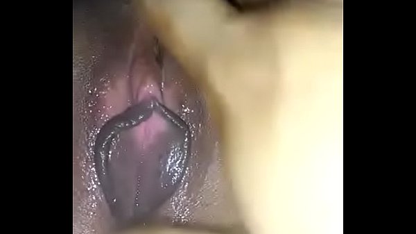 Cewek India lagi masturbasi, keliatan basah banget.