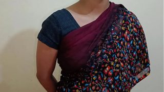 Pembantu desi India sange, pussy basah dikocok habis part 2, suara Hindi jelas bikin makin nafsu.