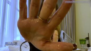 Jilat habis dari tanganku, dasar lelaki pengecut! | Russian JOI | Teks Inggris bikin makin panas
