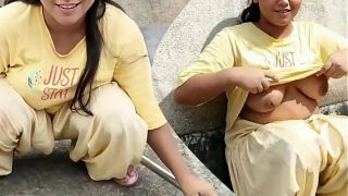 Janda muda di atap, main romantis hot sama suami orang, video bokep desa cewek kampung gaya India.