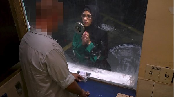 ARABS KEBRONDONG – Pengungsi Muslim Cantik Minta Bantuan, Malah Dapat Kontol