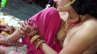 Malam pertama pasangan India, suara desahan dan erangan panas dalam bahasa Hindi yang bikin makin bergairah