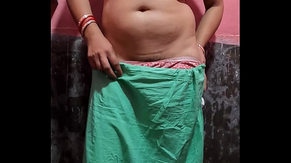 Istri desi lagi cukur bulu memeknya yang bikin ngilu.