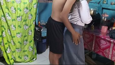 Ngentot adik ipar di dapur, pas mau berangkat sekolah, makin greget