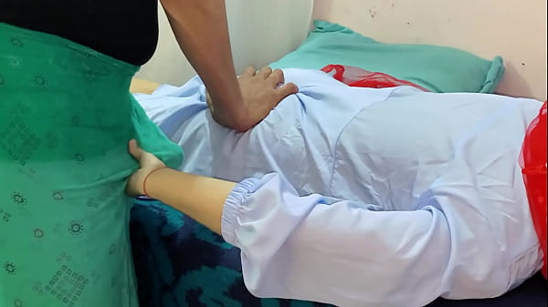 Malkin ngatur dan nyuruh pelayannya ngewe pake suara sex hindi.