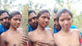 Adivasi pasangan lagi asik ngewe bebas di hutan India.