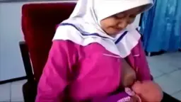 Mahasiswa kebidanan lagi praktek nyusuin, bikin suasana makin panas dan basah.