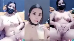 Maliss Omek Pamer Tubuh Tanpa Busana