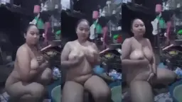 Mandi basah, kirim video mesra ke pacar biar makin panas.