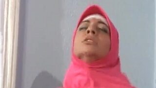 Video ngentot hijab Pakistan, cewek sholehah berubah jadi pelacur nakal