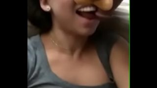 Ngentot India, mulut basah ngecapin kontol sampai keheran-heranan.