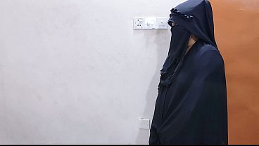 Video ibu mertua di bawa pulang, mesra dan ngentot di kamar.