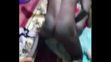 Gadis hitam montok digebukin keras, tapi masih nangis minta kontol besar lagi.