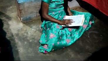 Desi bhabhi baca buku, guru digebukin sambil nungging