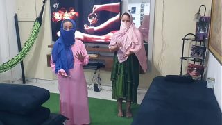 Setelah pijat tantra, ibu desi sodorkan anak perawan buat digarap