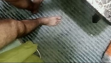 Ngentot bertiga Arab, kontol dijilat dan bokong dibuka, dua jagoan Saudi ngewein si pasif Irak, lubang pantatnya menganga