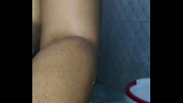 Ibu tiri India seksi mandi, video MMS kamera tersembunyi istri beneran