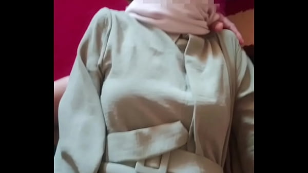 Saudari tiri hijab di entot habis-habisan pas momen lebaran yang panas