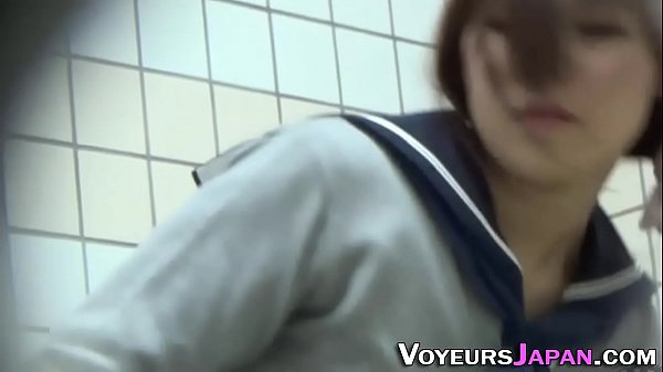 Cewek ABG Jepang lagi mainin kacangnya