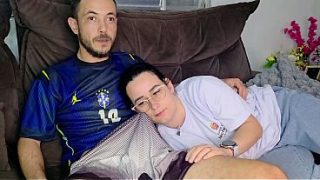 Kakak tiri digoda abang tiri sambil nonton bola Brasil, makin panas makin liar