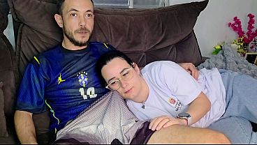 Kakak tiri digoda abang tiri sambil nonton bola Brasil, makin panas makin liar